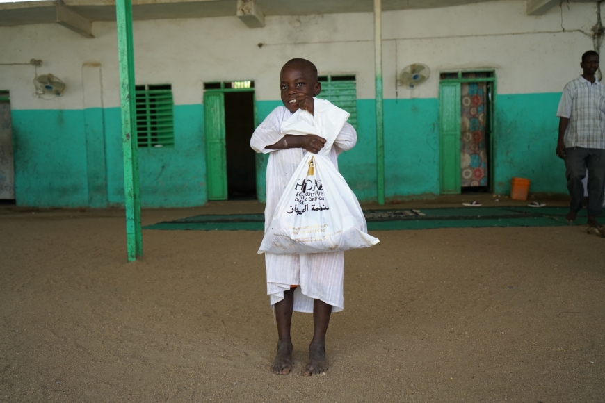Afrika Sudan'da Kurban Kesip İhtiyaç Sahiplerine Dağıttık